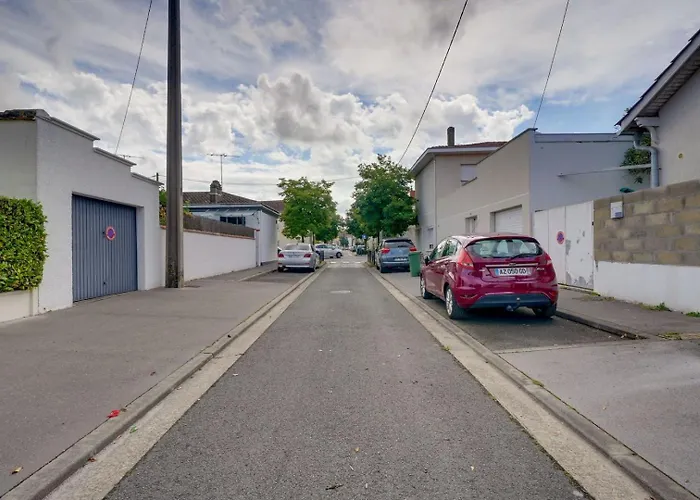 Maison De Charme A Bacalan Avec Terrasse 3*